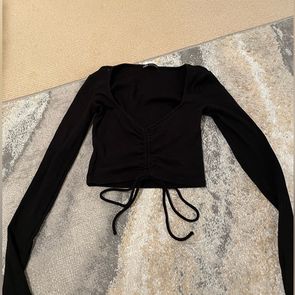 Black cropped long sleeve with tie in the front